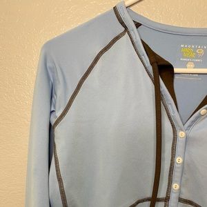 Mountain Hardware Long Sleeve Women’s Size M